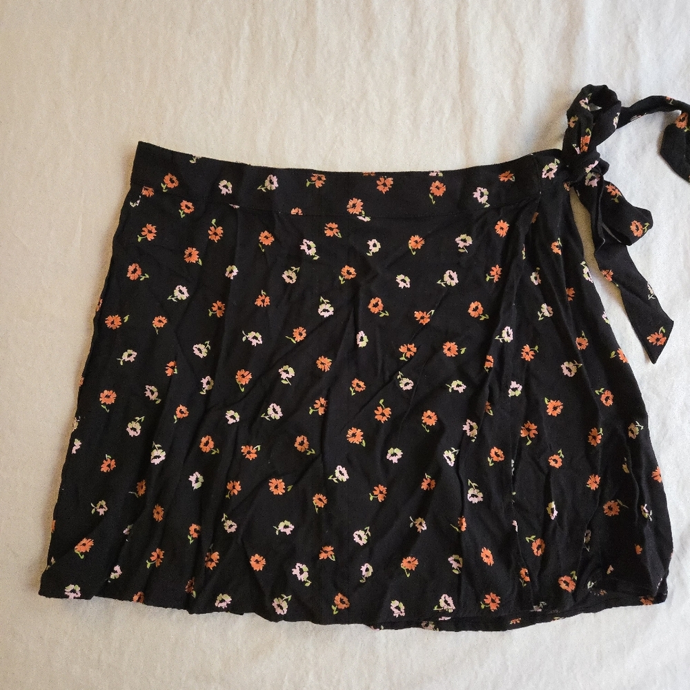BP Wrap Tie Front Mini Skirt Black Pink & Red Floral